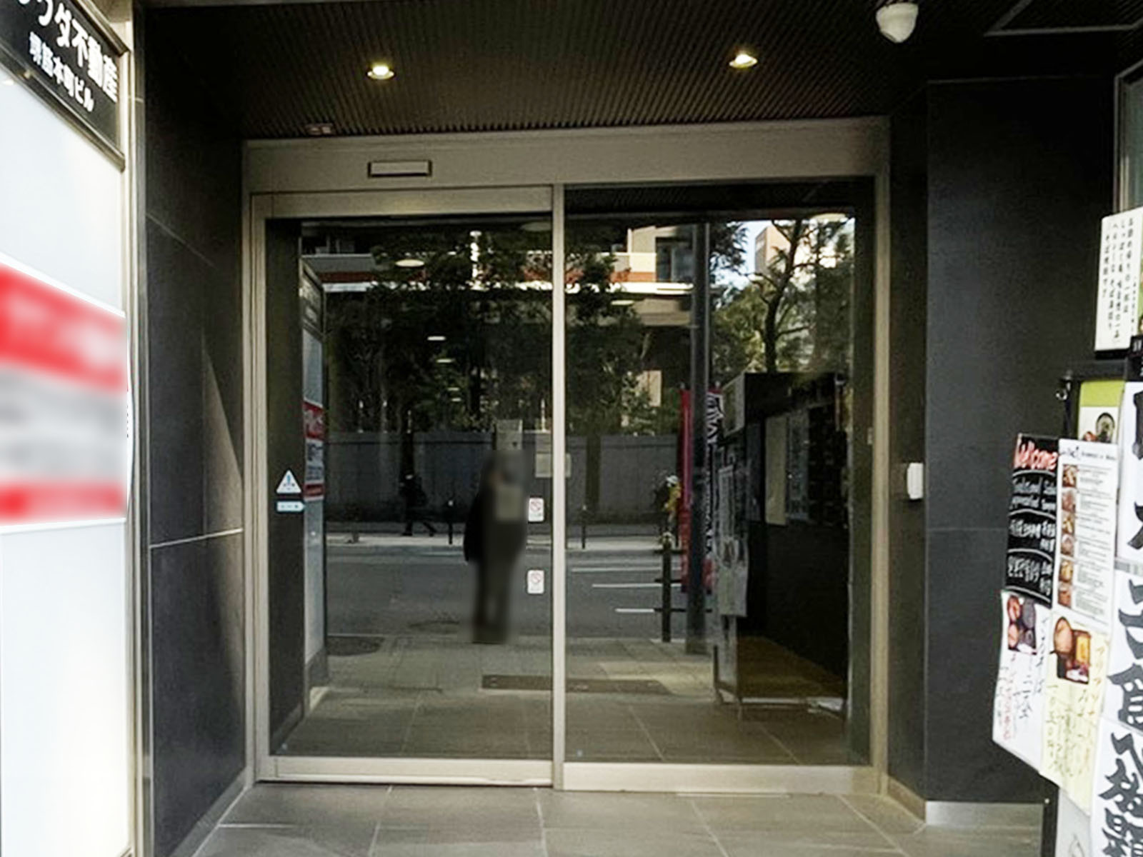 オフィスビル出入口