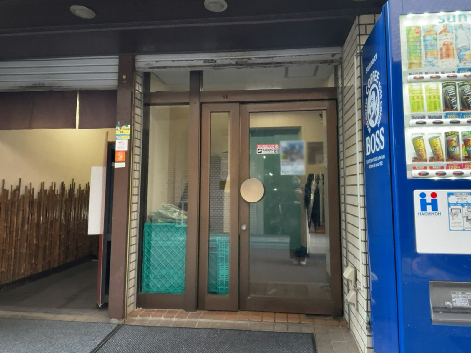 オフィスビル出入口