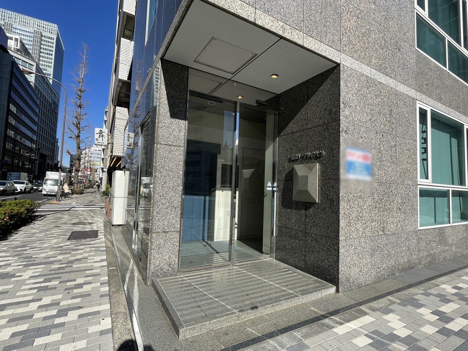 オフィスビル出入口