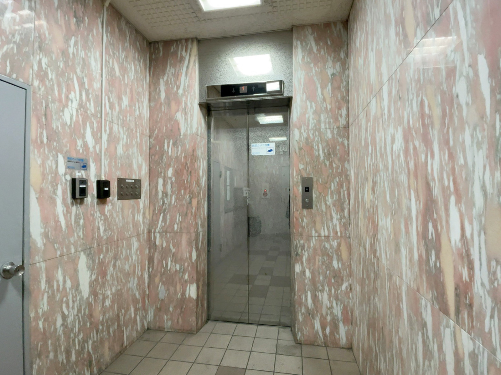 エレベーター(1基)