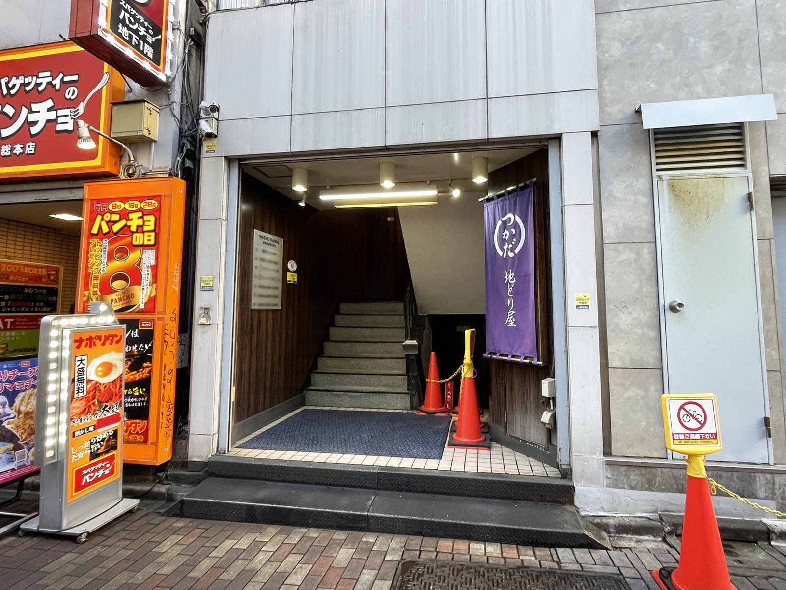 オフィスビル出入口