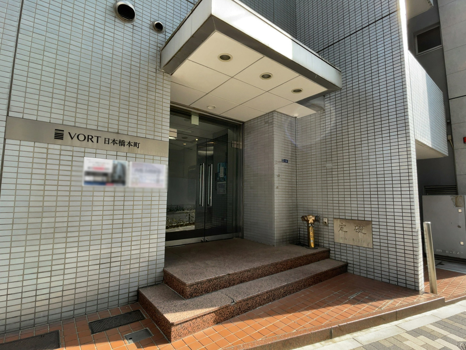 オフィスビル出入口