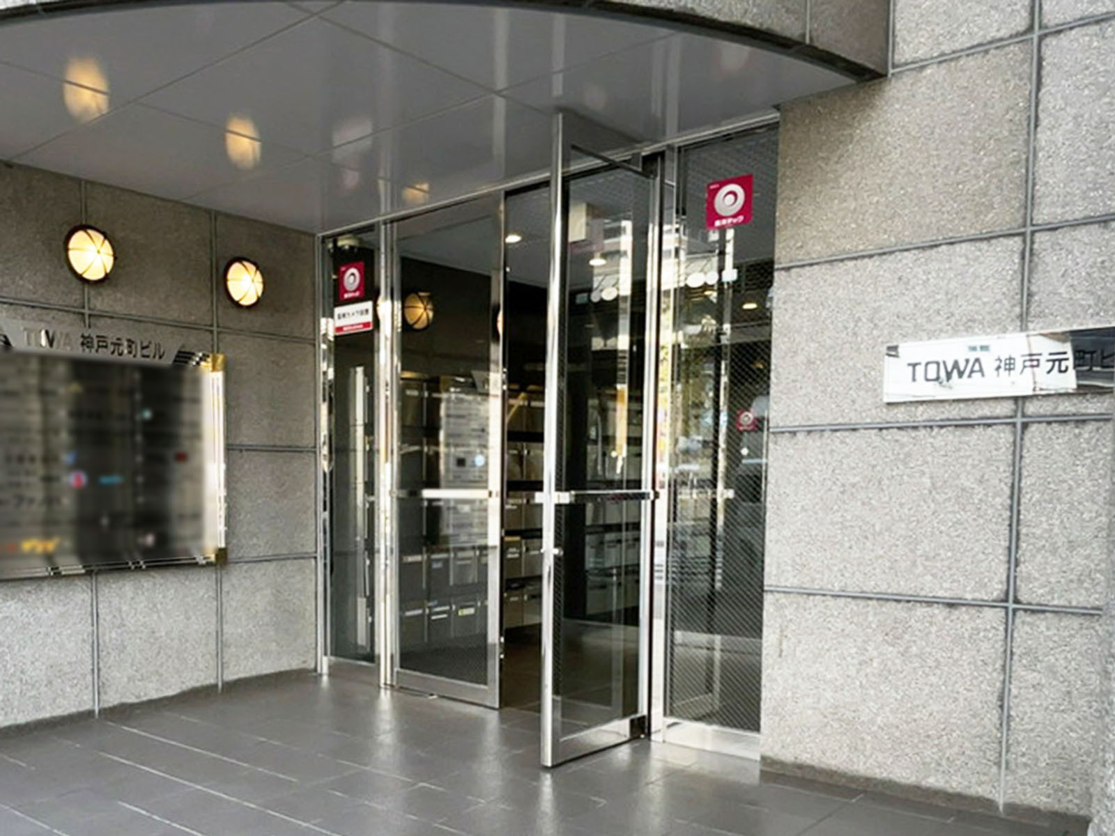 オフィスビル出入口