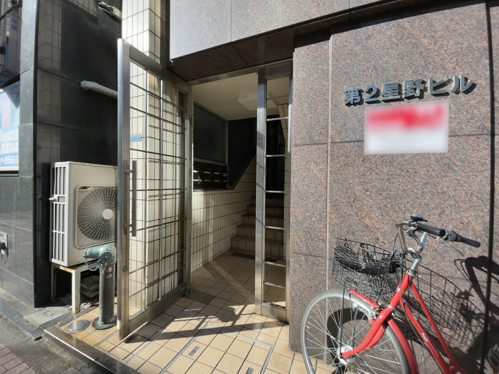 オフィスビル出入口