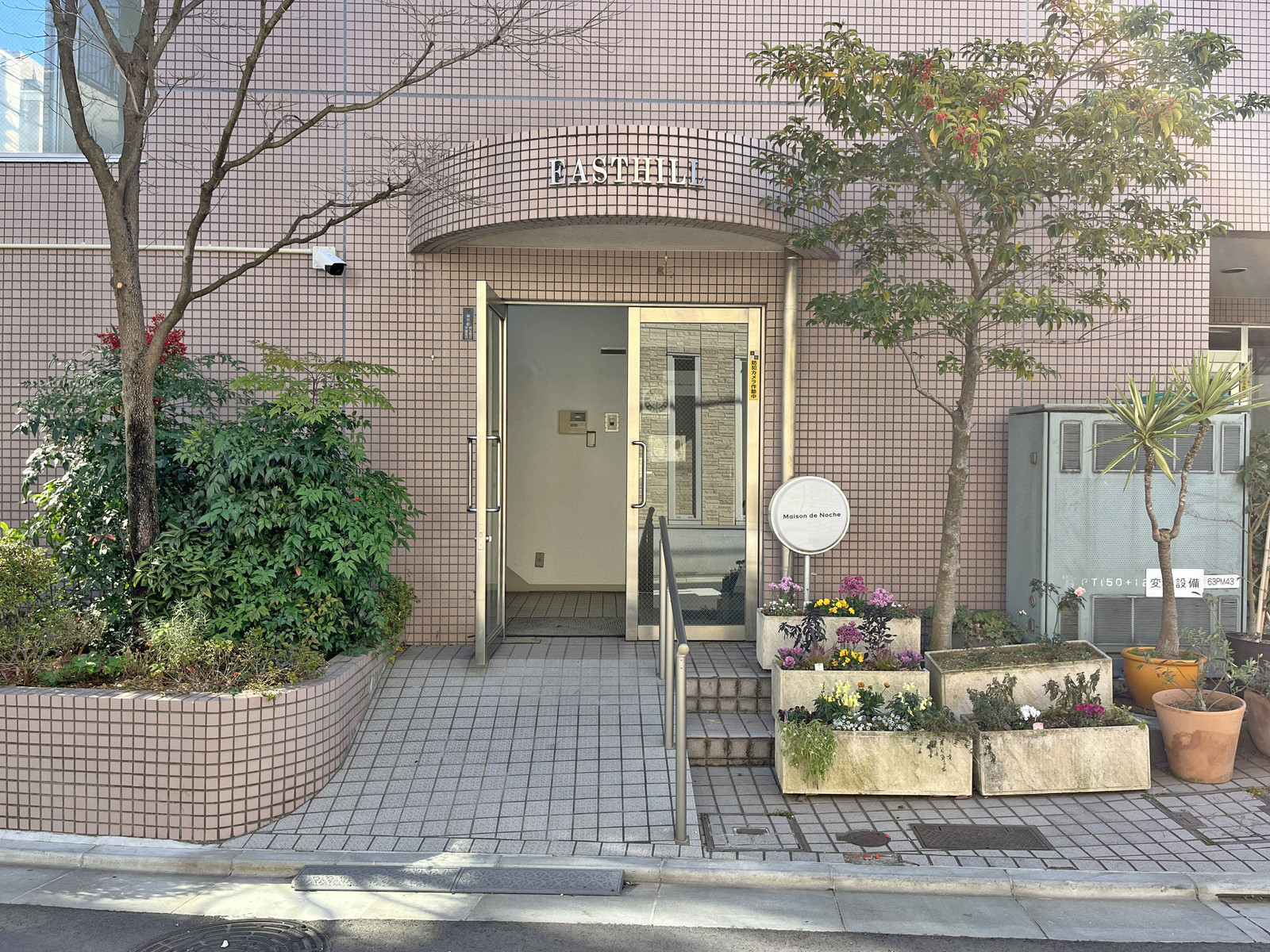 オフィスビル出入口