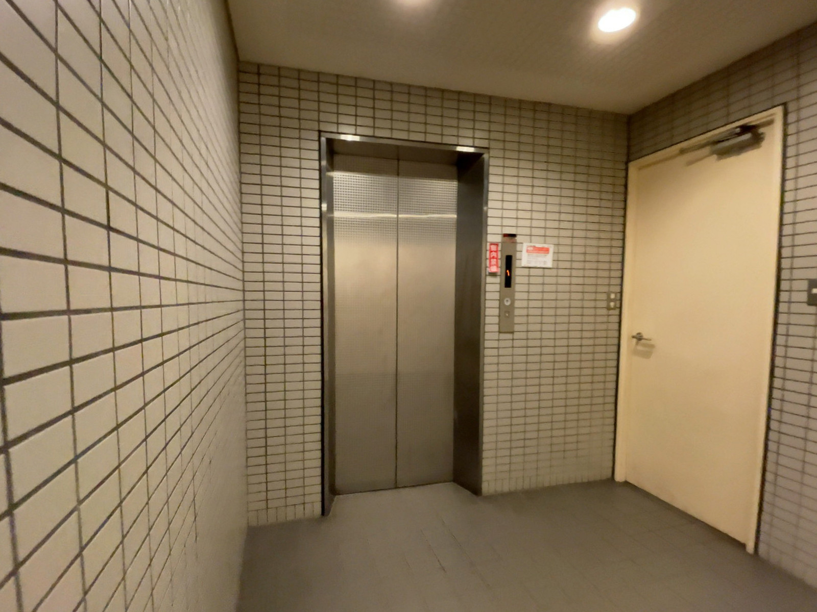エレベーター(1基)