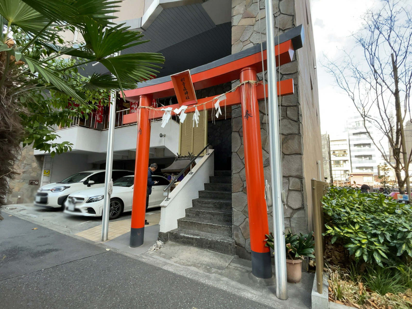敷地内の初音森神社