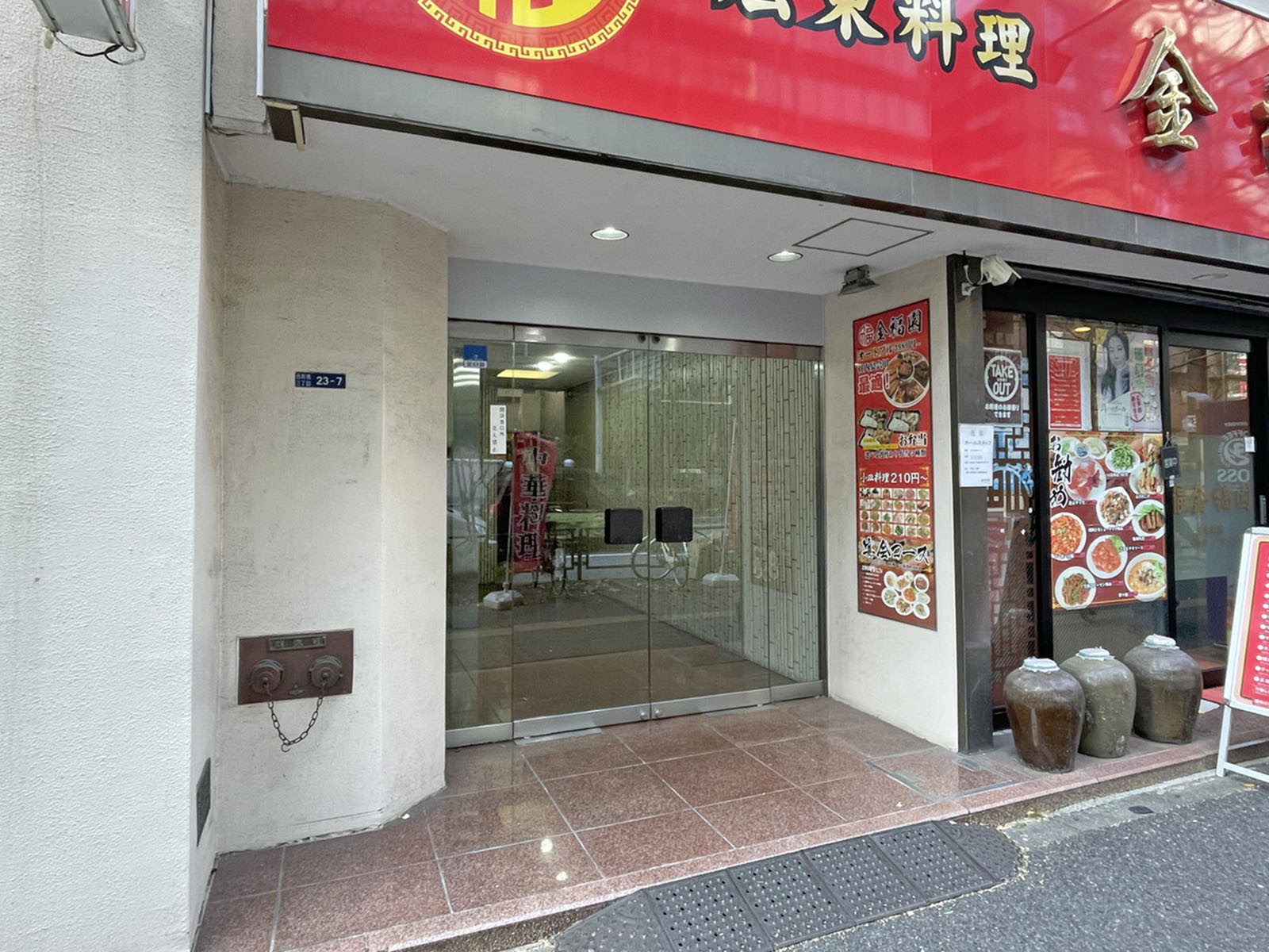 オフィスビル出入口