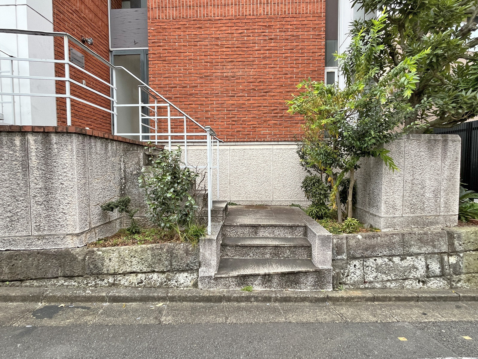 オフィスビル出入口