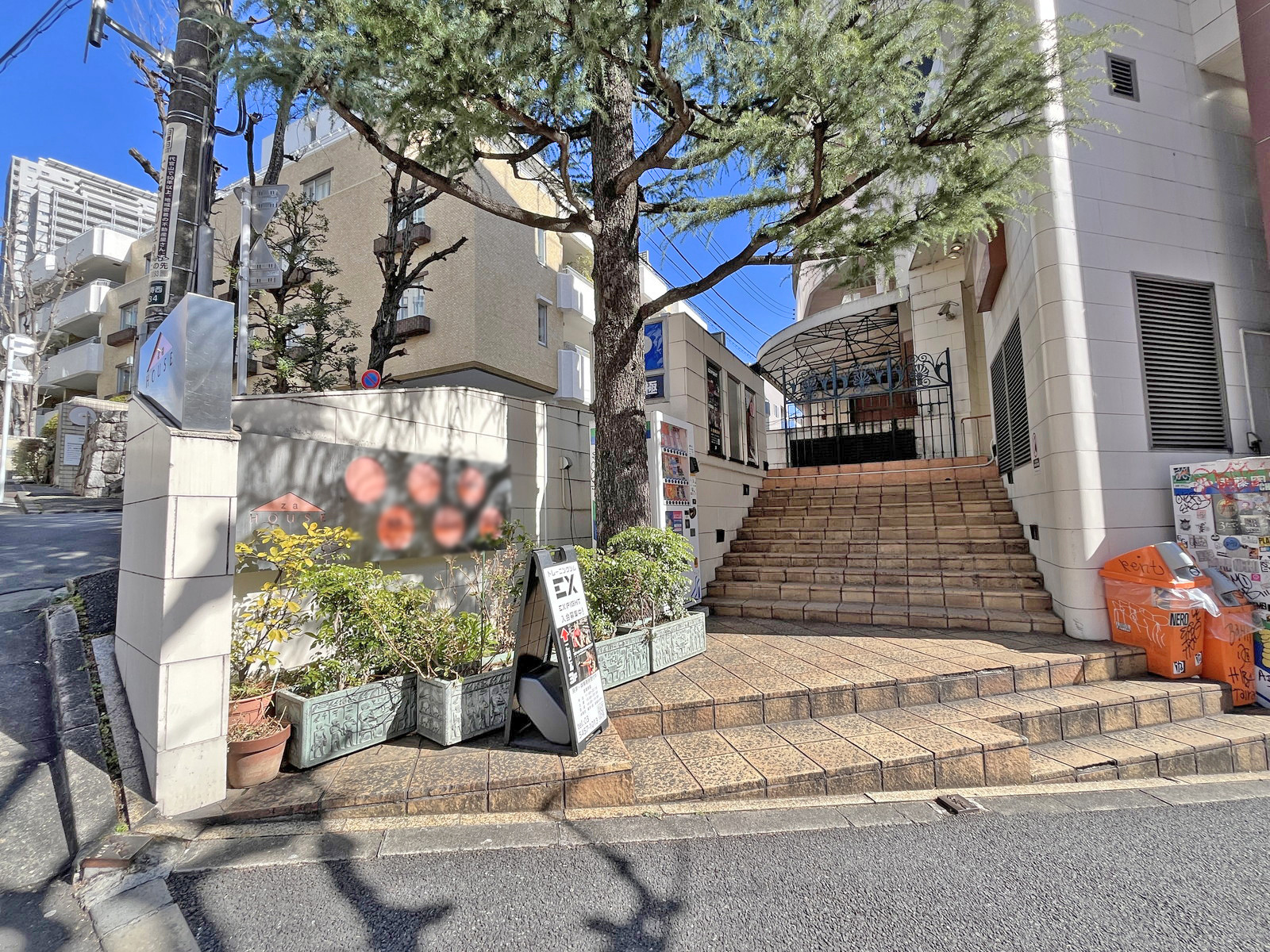オフィスビル出入口