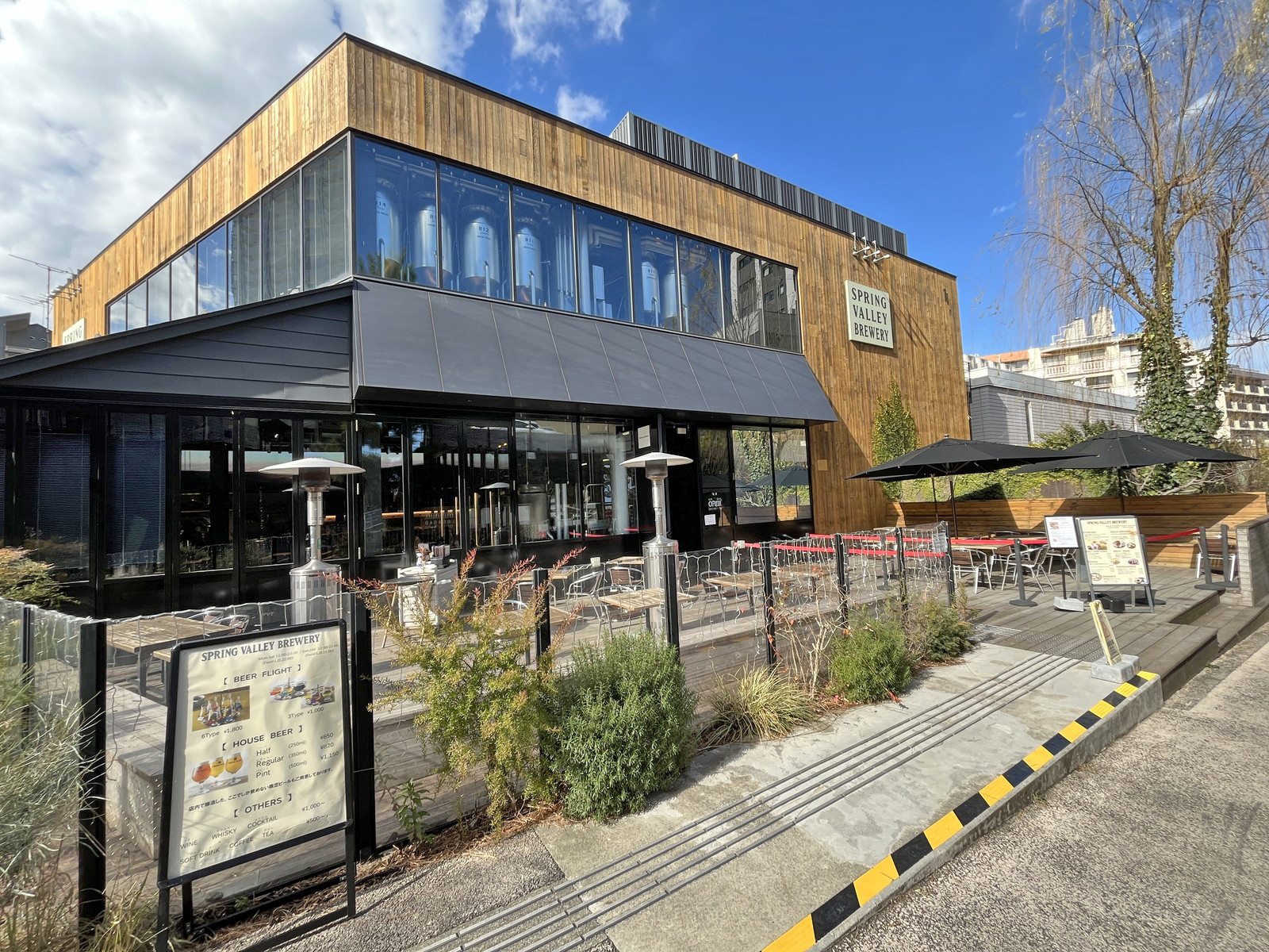 1階の飲食店