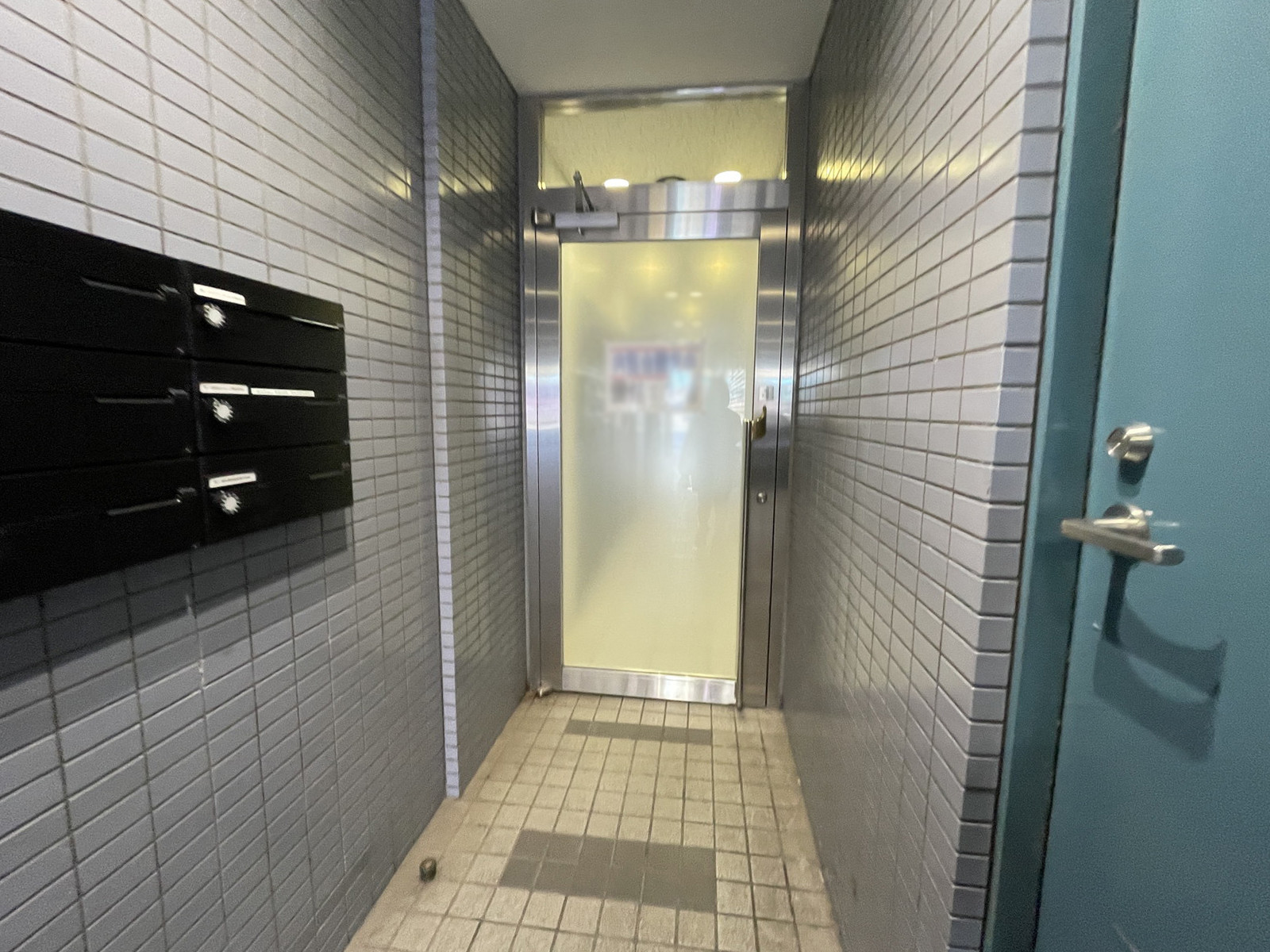 オフィスビル出入口