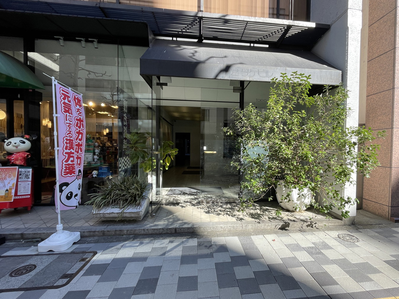 オフィスビル出入口
