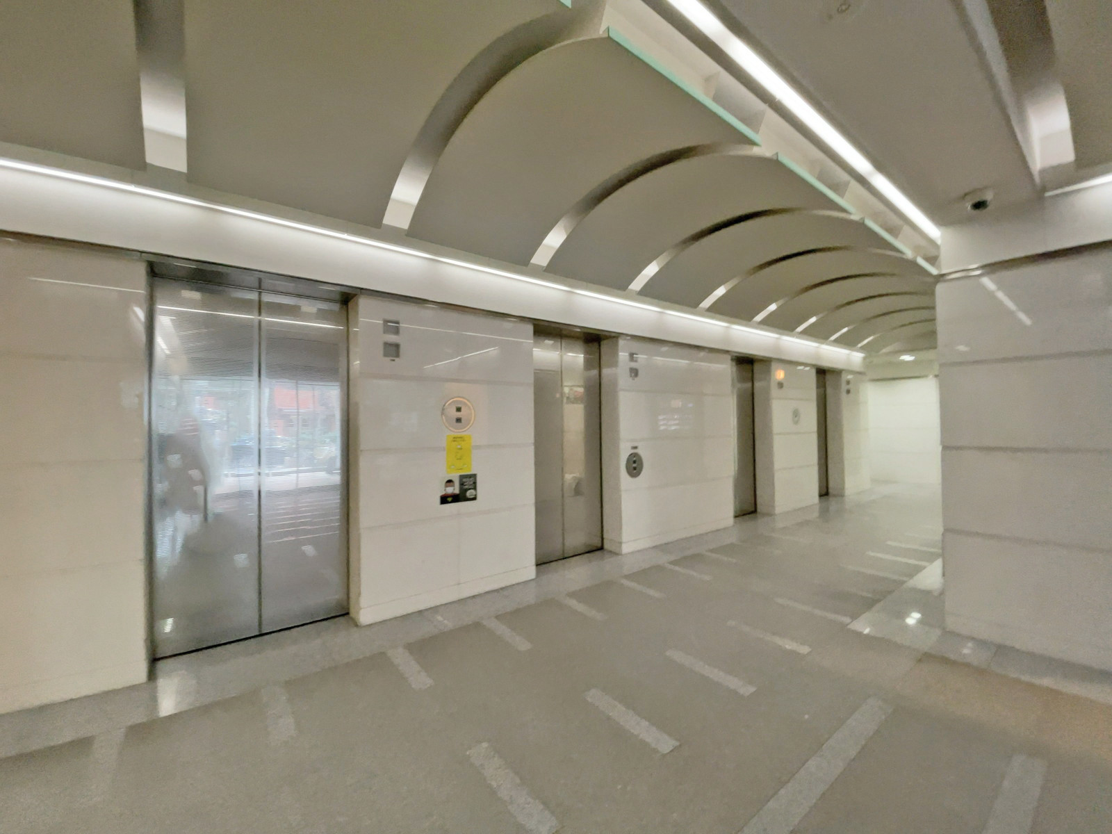 エレベーター(4基)