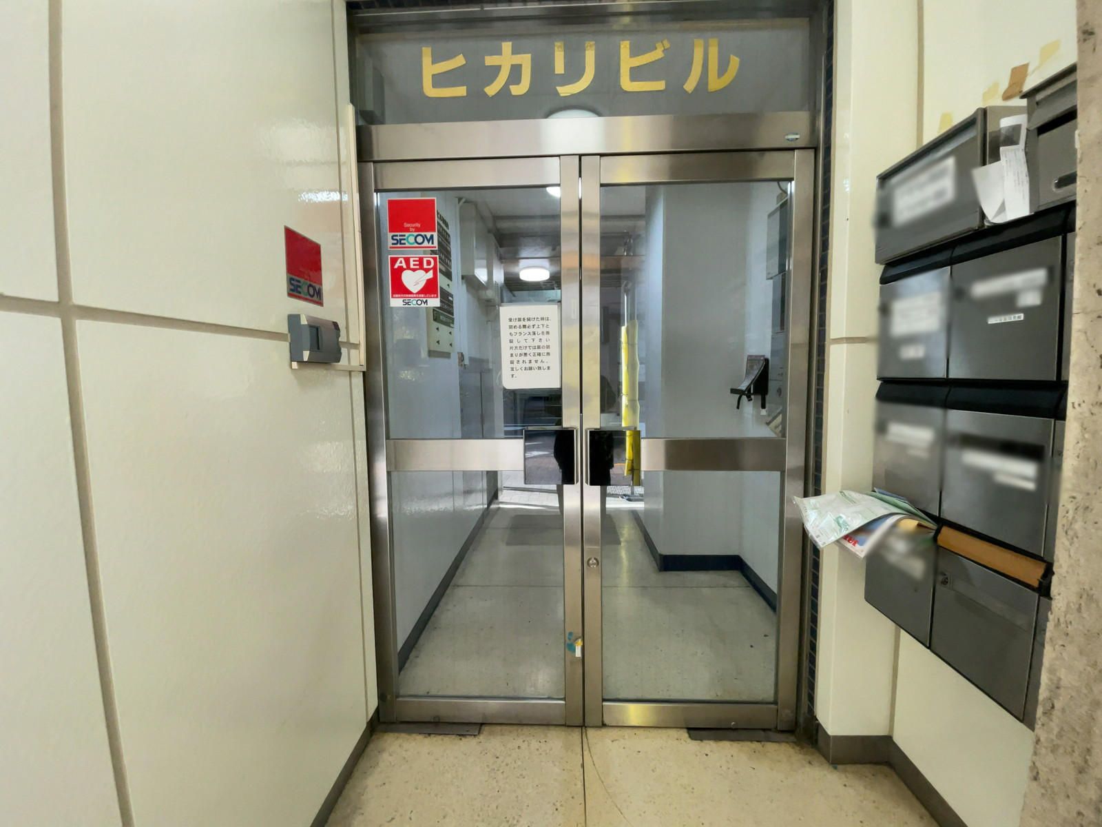 オフィスビル出入口