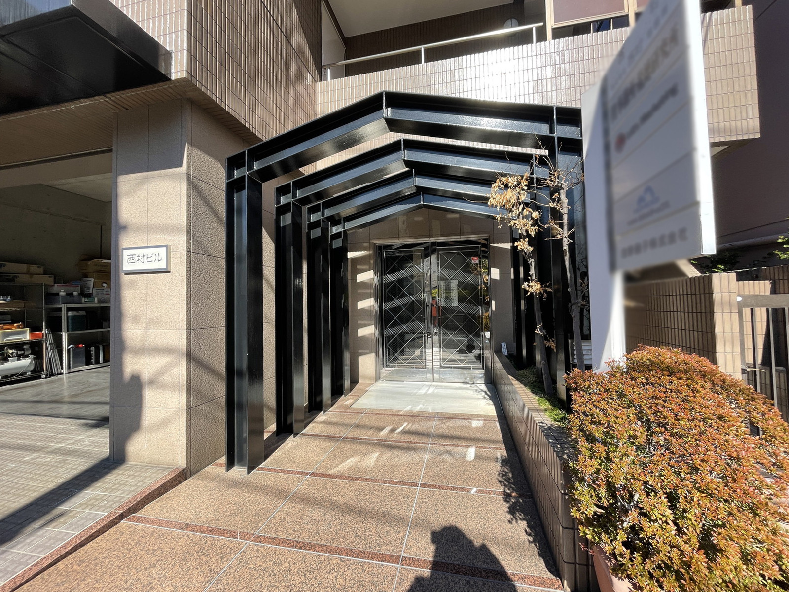 オフィスビル出入口