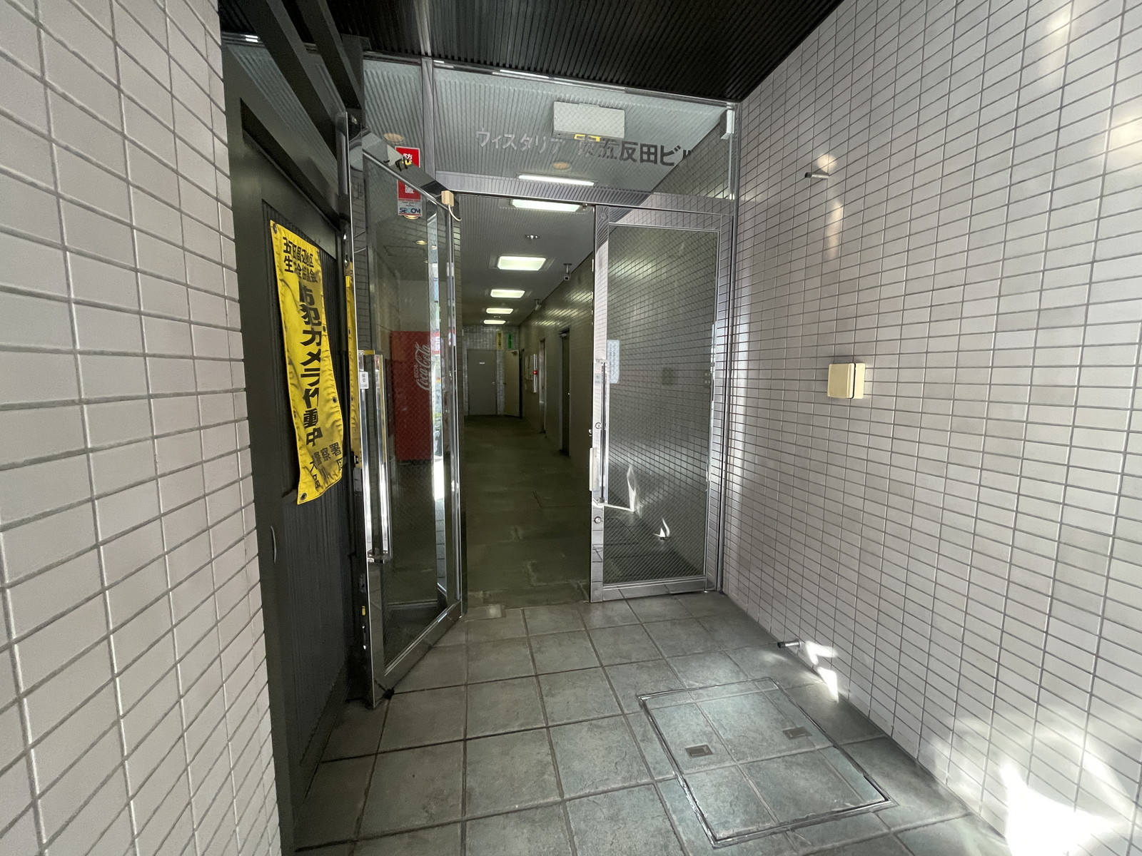 オフィスビル出入口