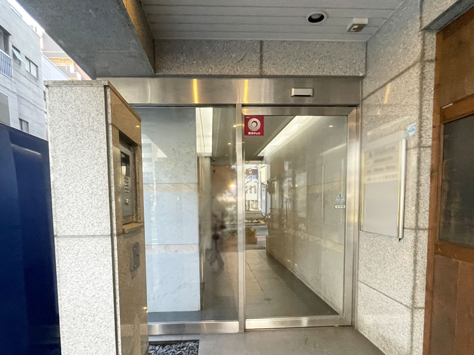 オフィスビル出入口