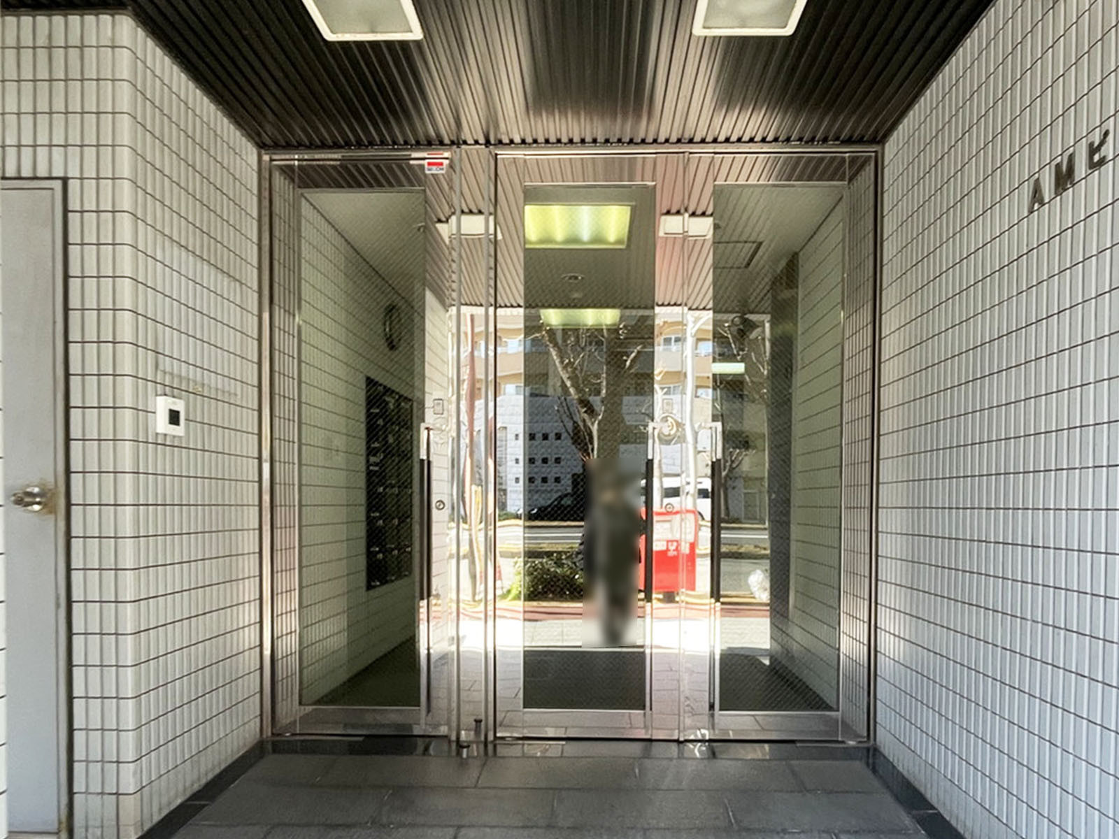 オフィスビル出入口