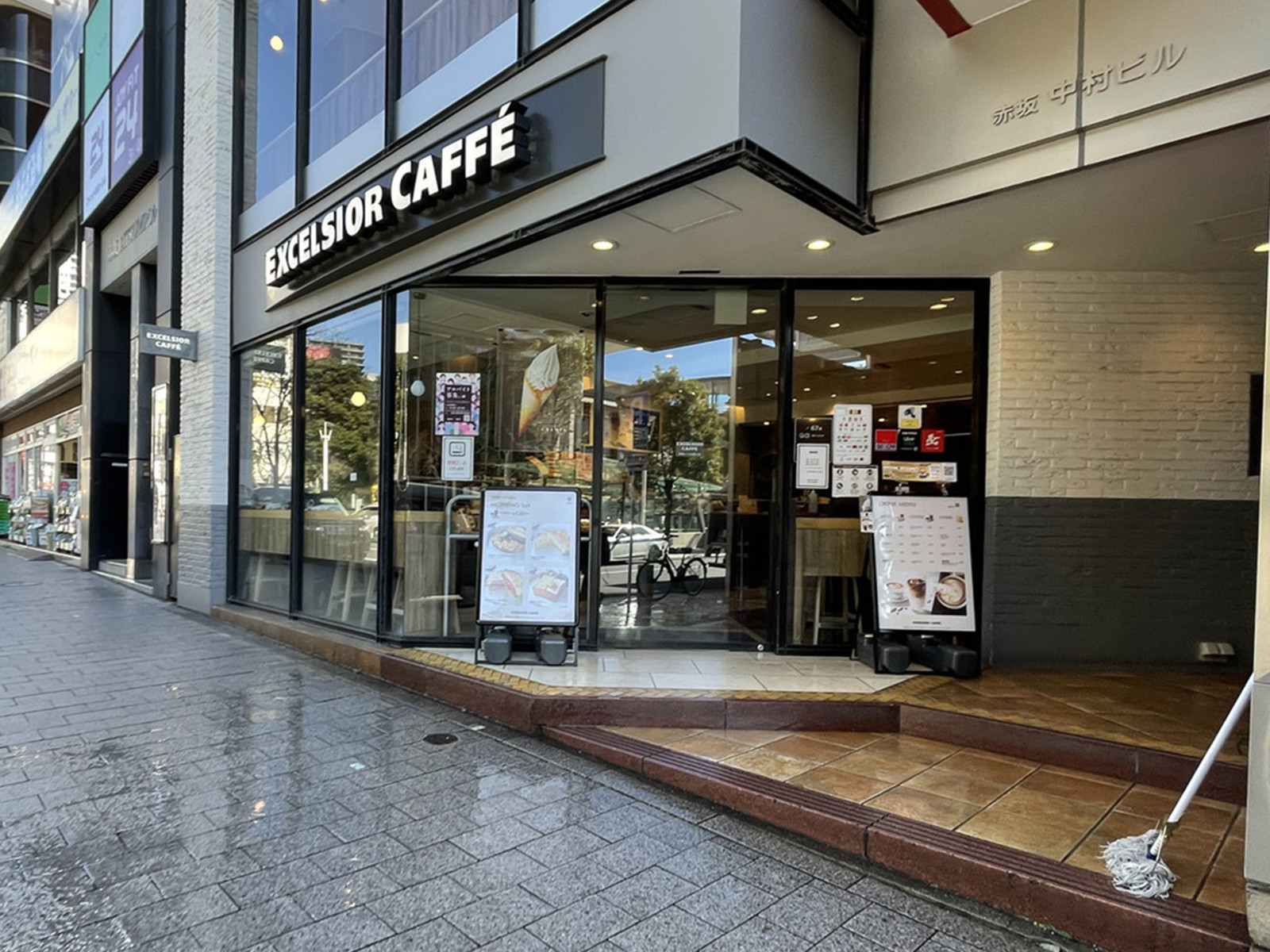 1階のエクセルシオールカフェ赤坂一ツ木通り店