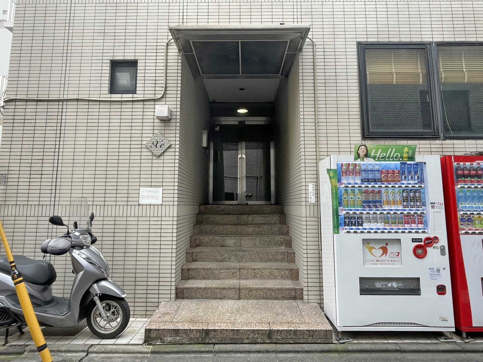 オフィスビル出入口