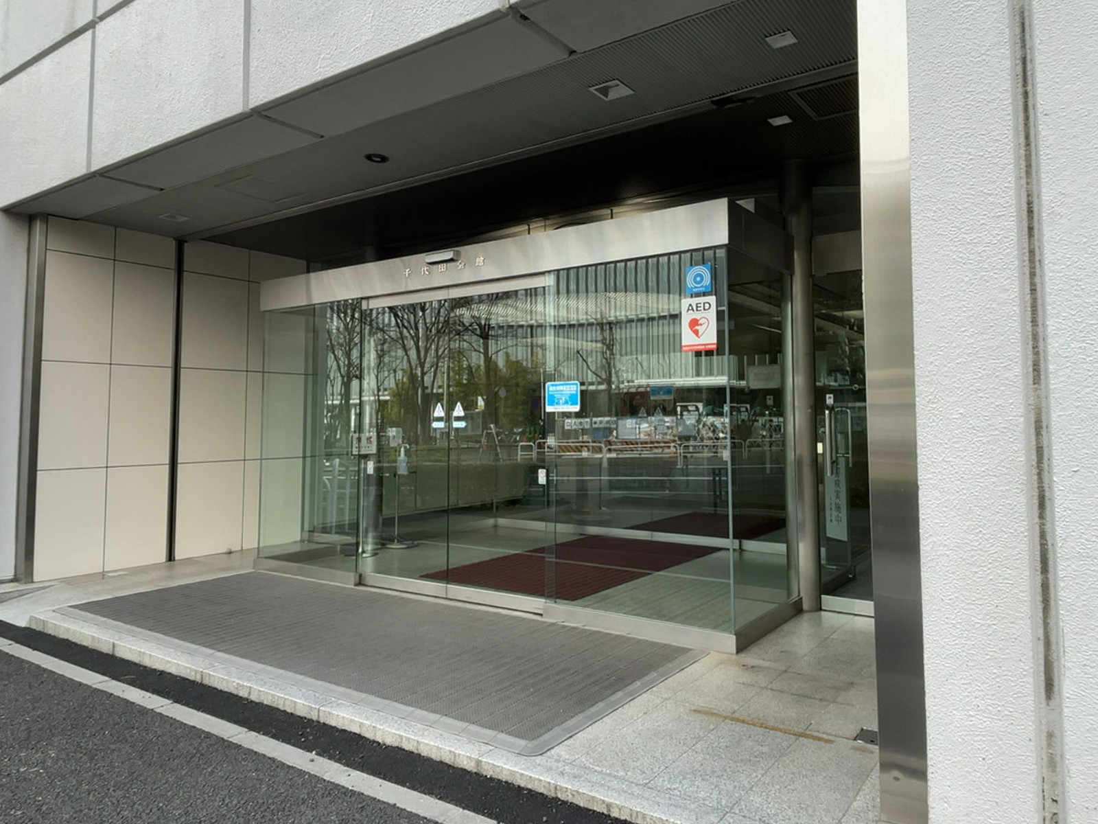 オフィスビル出入口