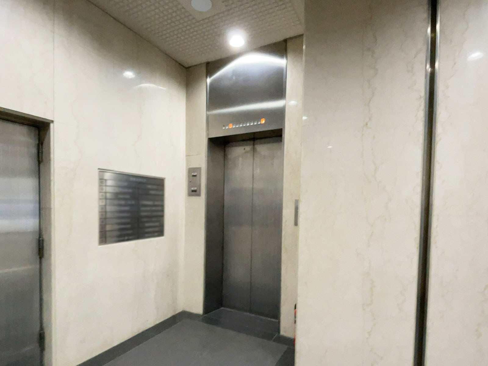 エレベーター(1基)