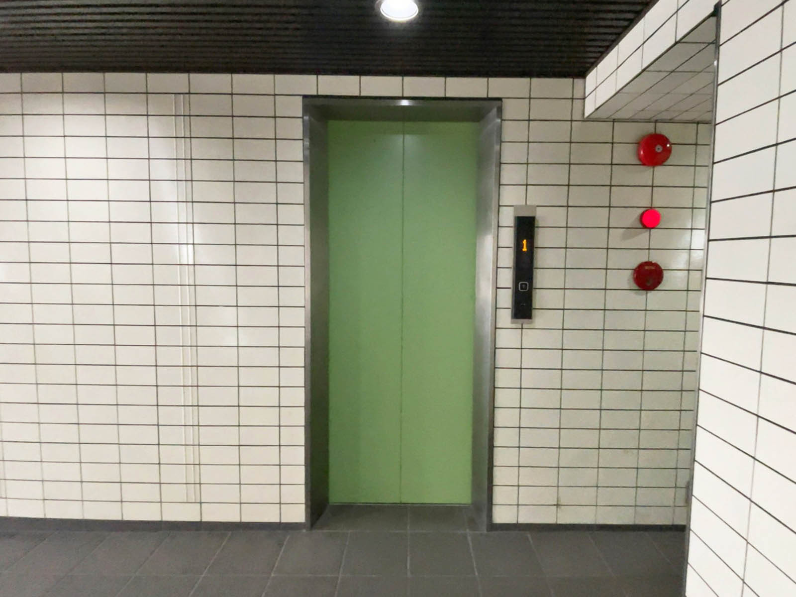 エレベーター（1基）