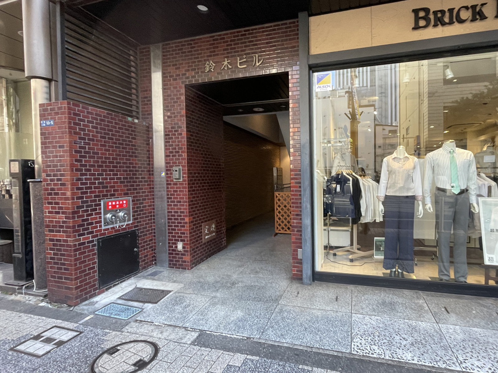 オフィスビル出入口