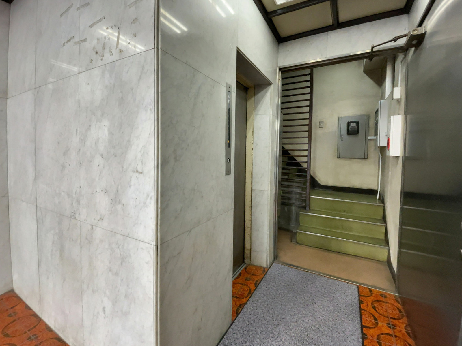 エレベーター(1基)