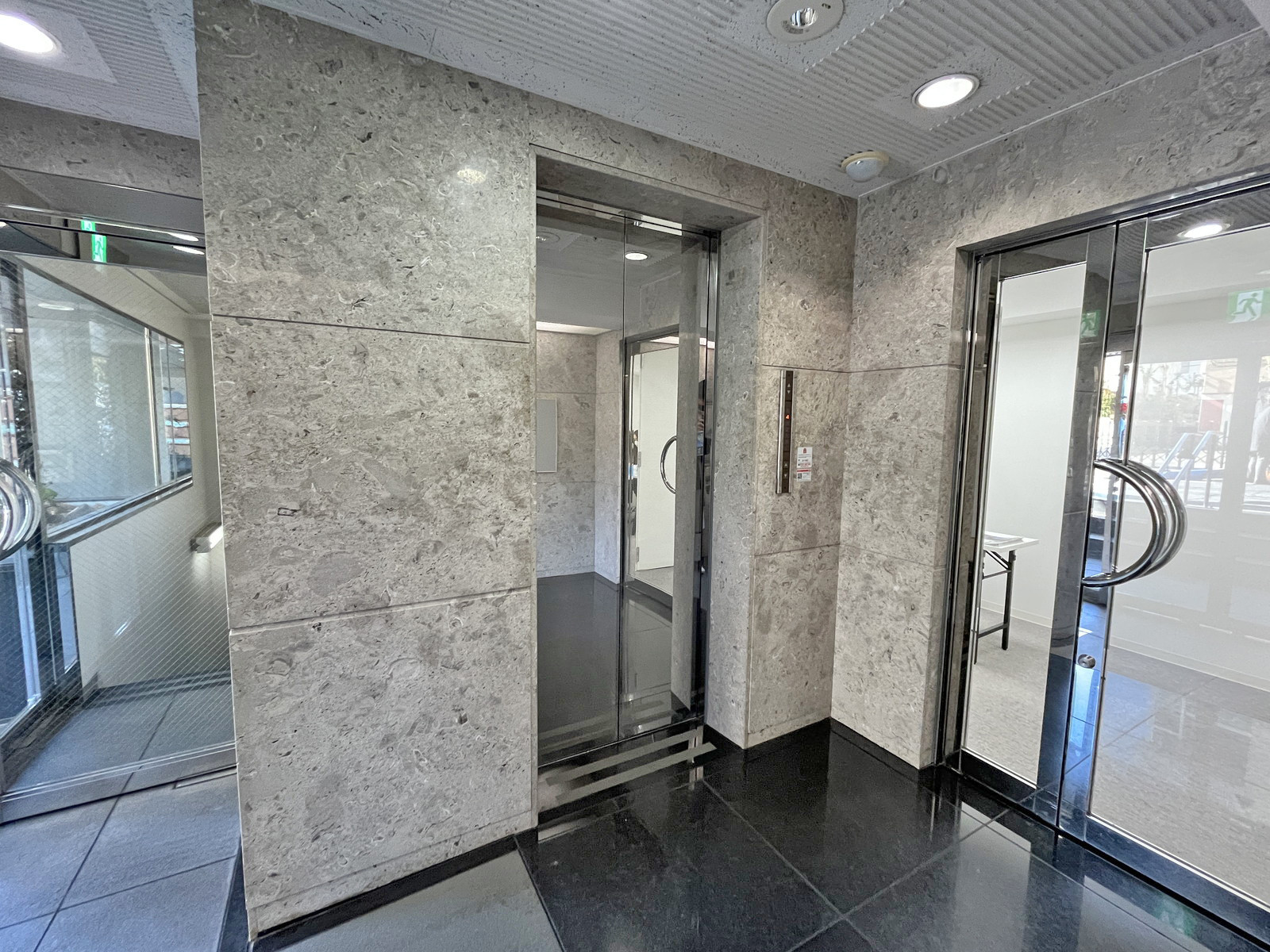 エレベーター（1基）