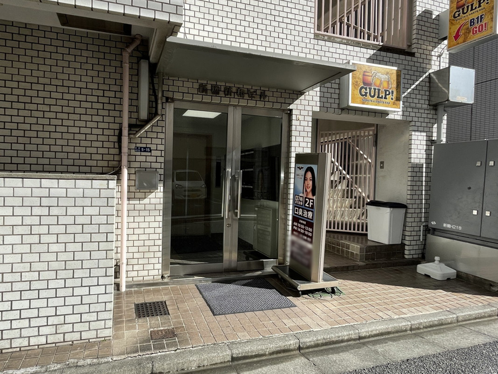 オフィスビル出入口