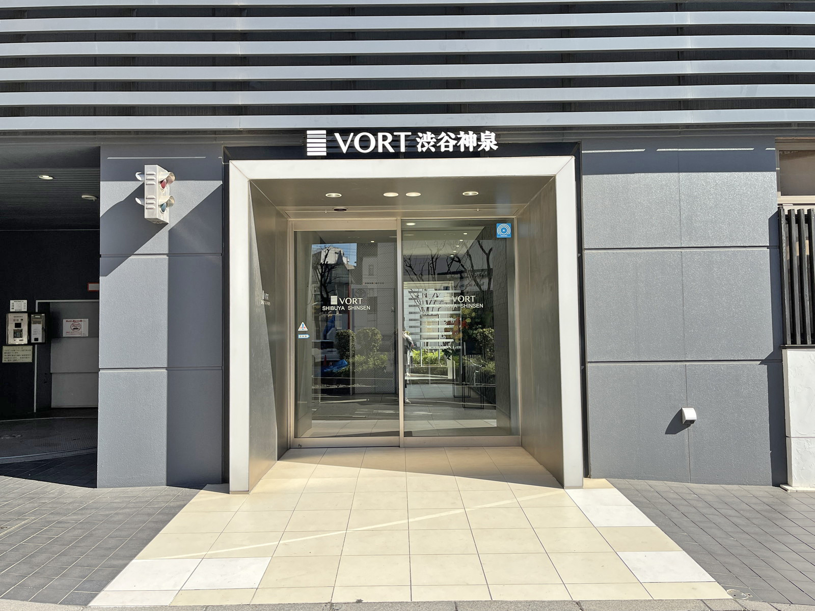 オフィスビル出入口
