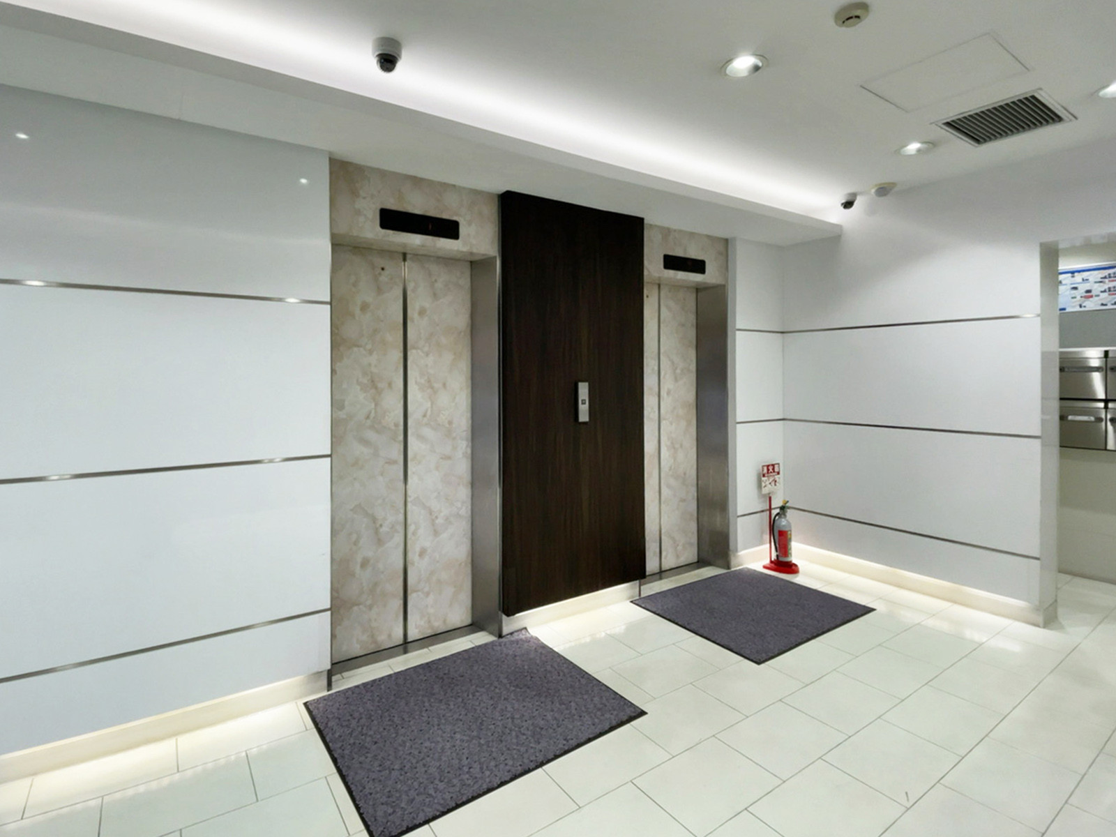 エレベーター（2基）