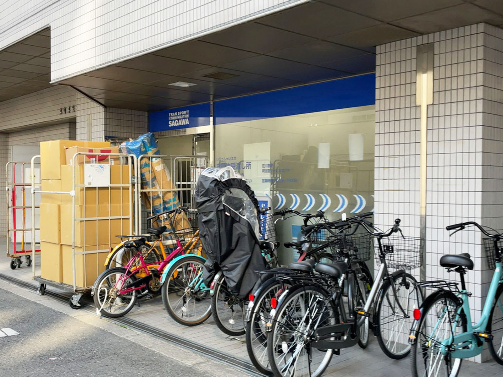 1階の佐川急便 西大阪営業所阿波座SC