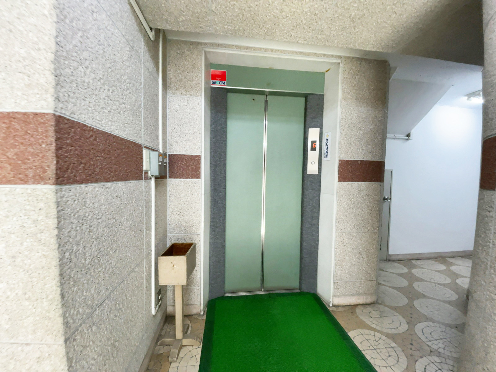 エレベーター(1基)
