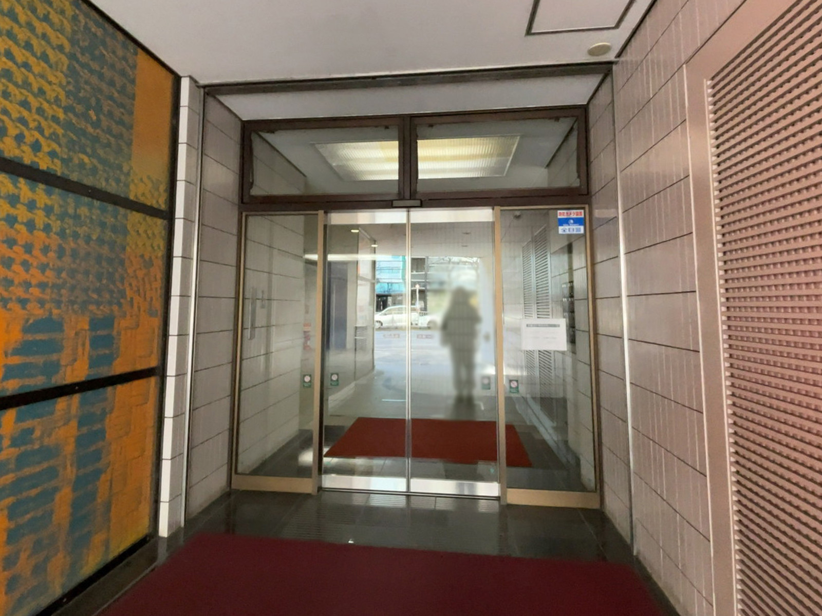 オフィスビル出入口