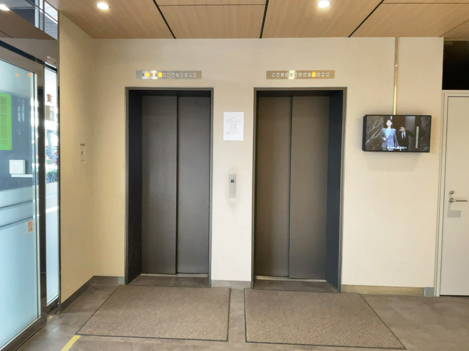 エレベーター（2基）