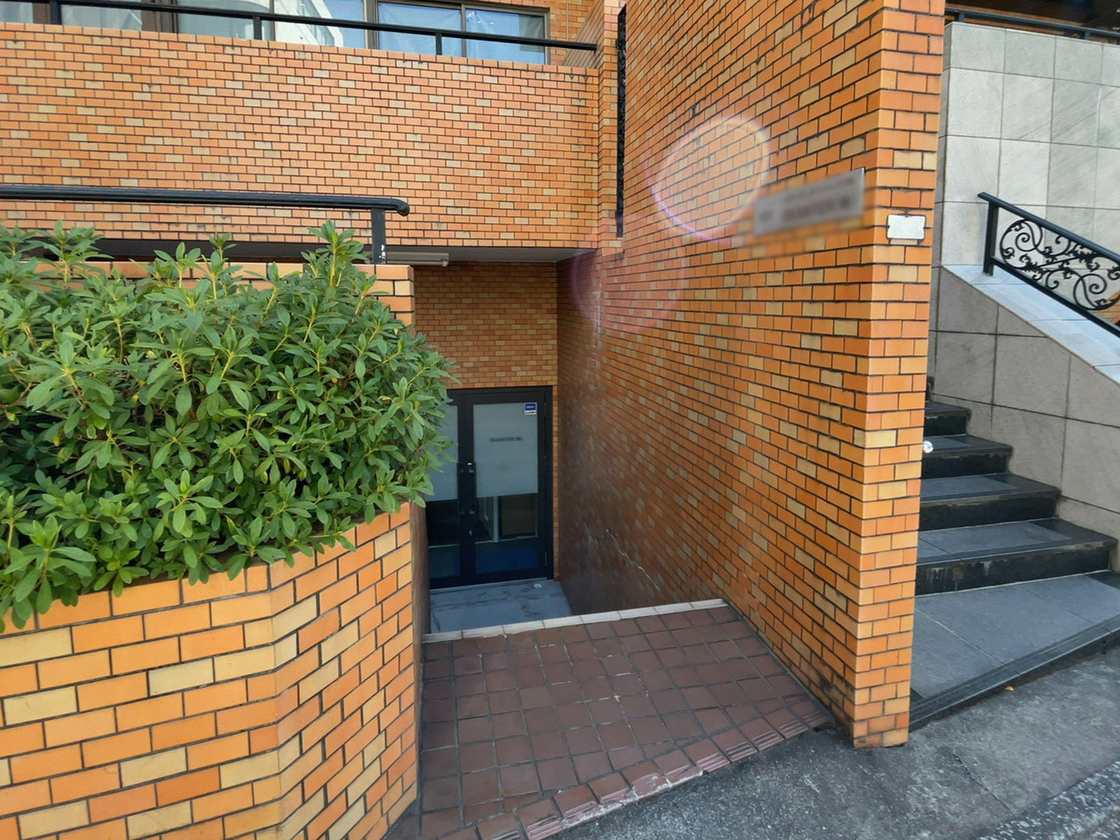 地下テナント出入口