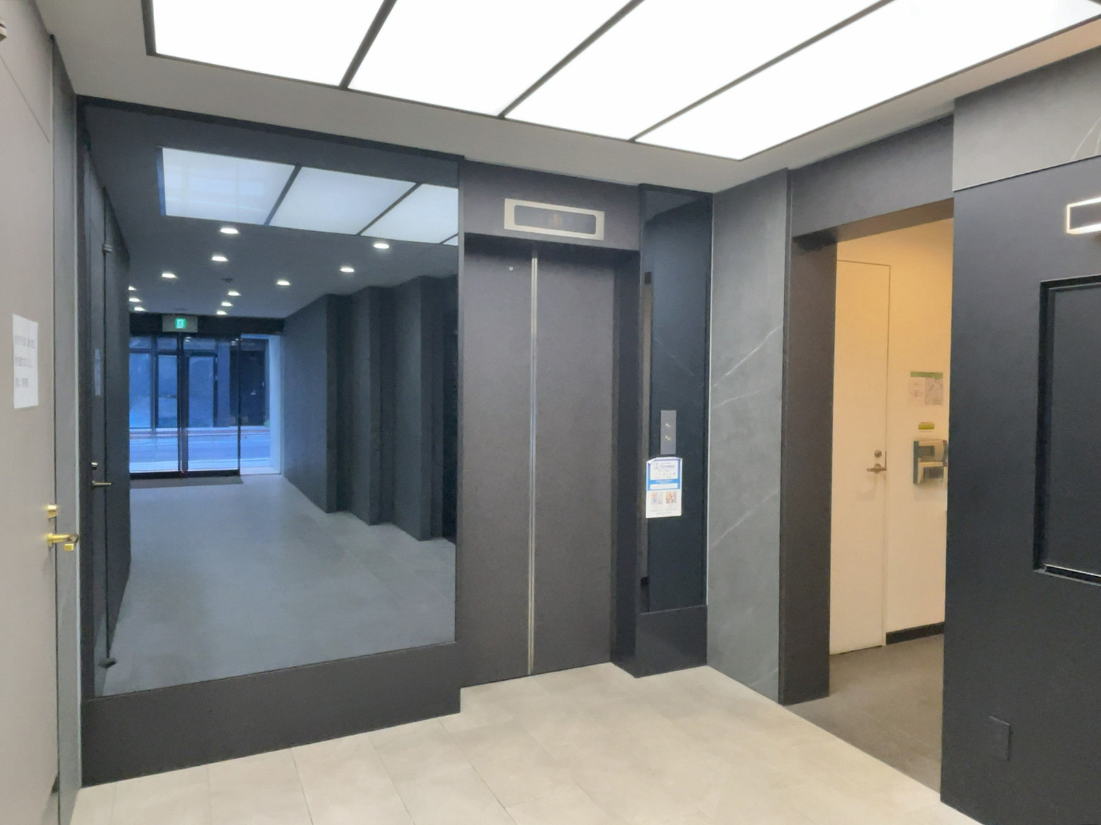エレベーター（1基）