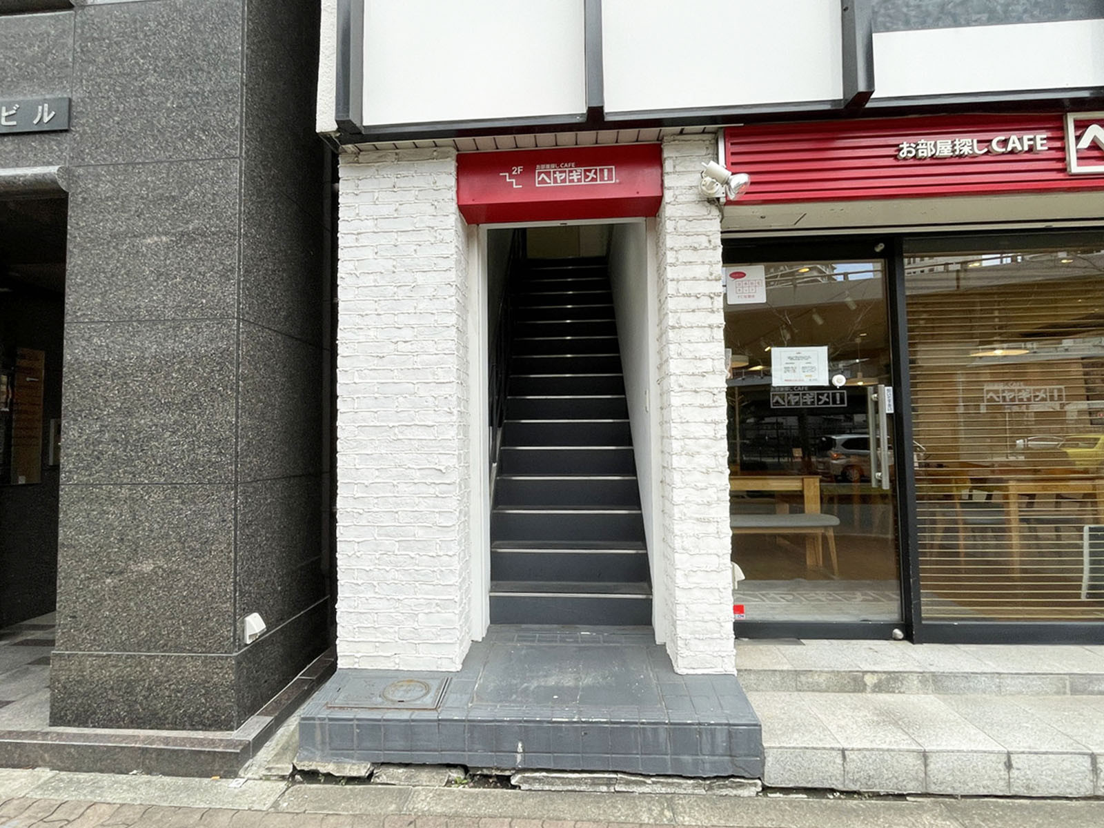オフィスビル出入口