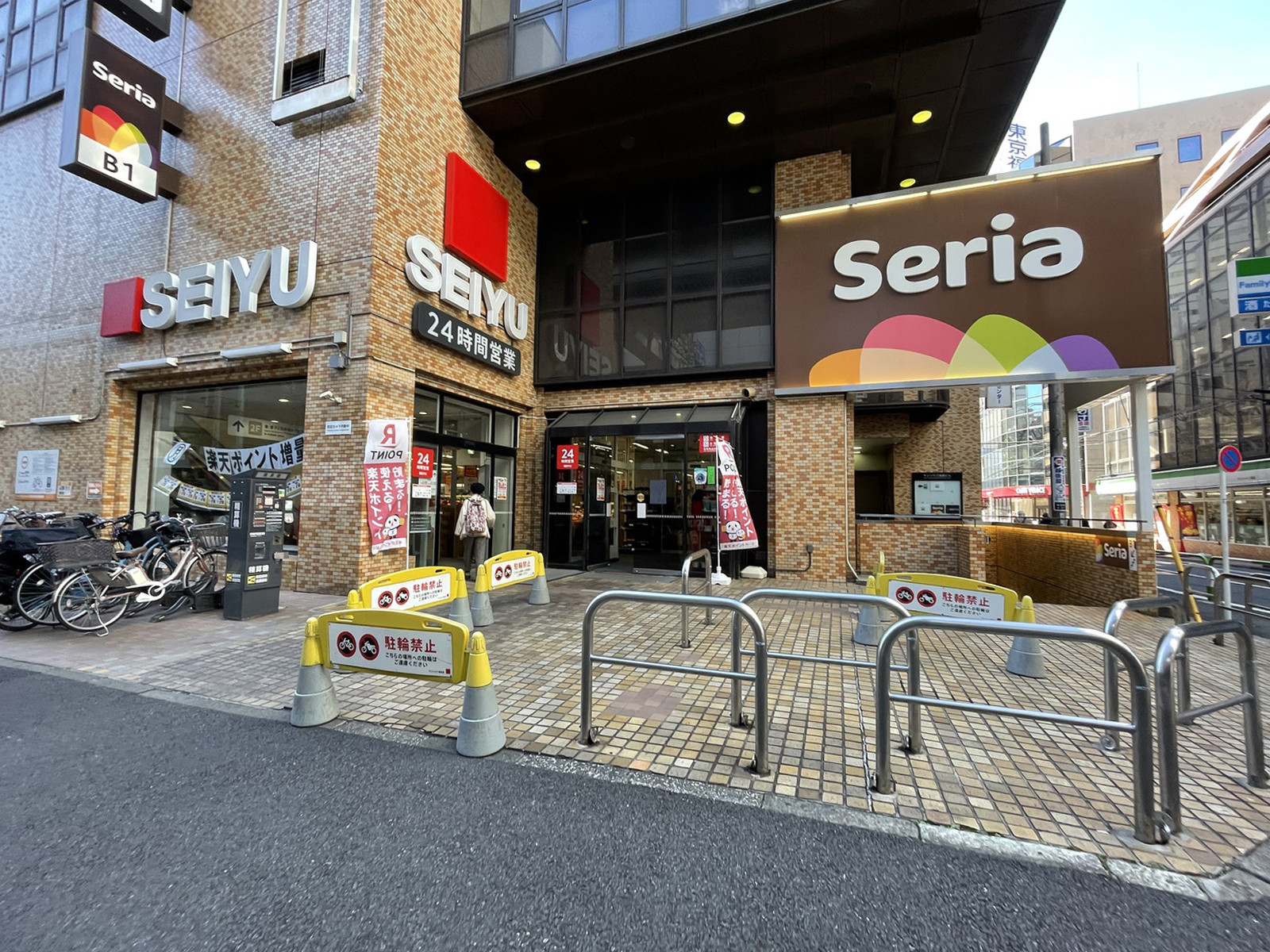 1階のサンシャイン西友