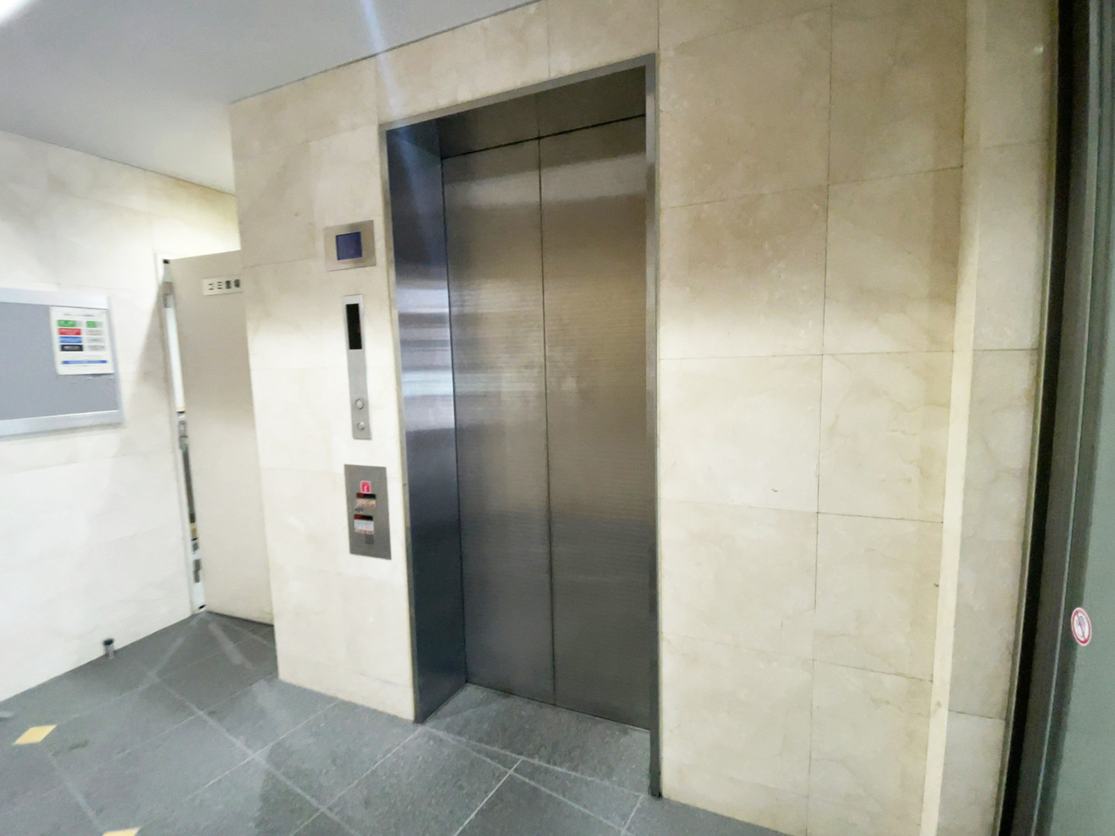 エレベーター(1基)