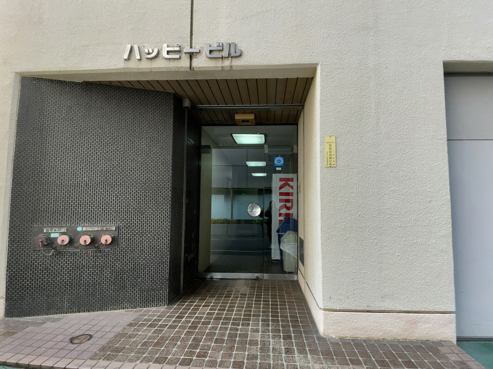 オフィスビル出入口