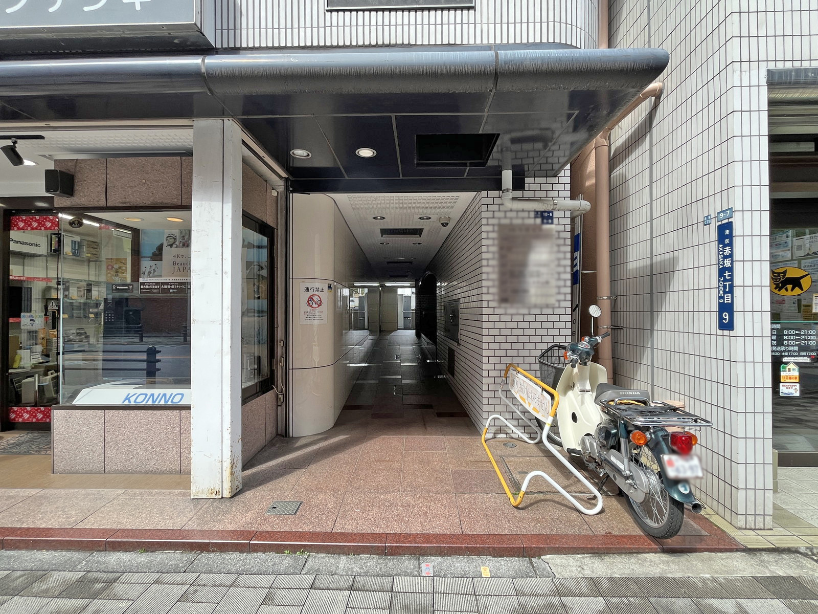 オフィスビル出入口