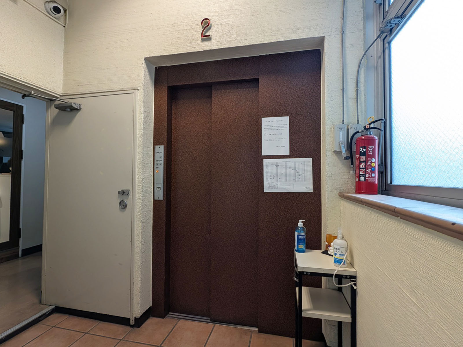 エレベーターは2階に設置