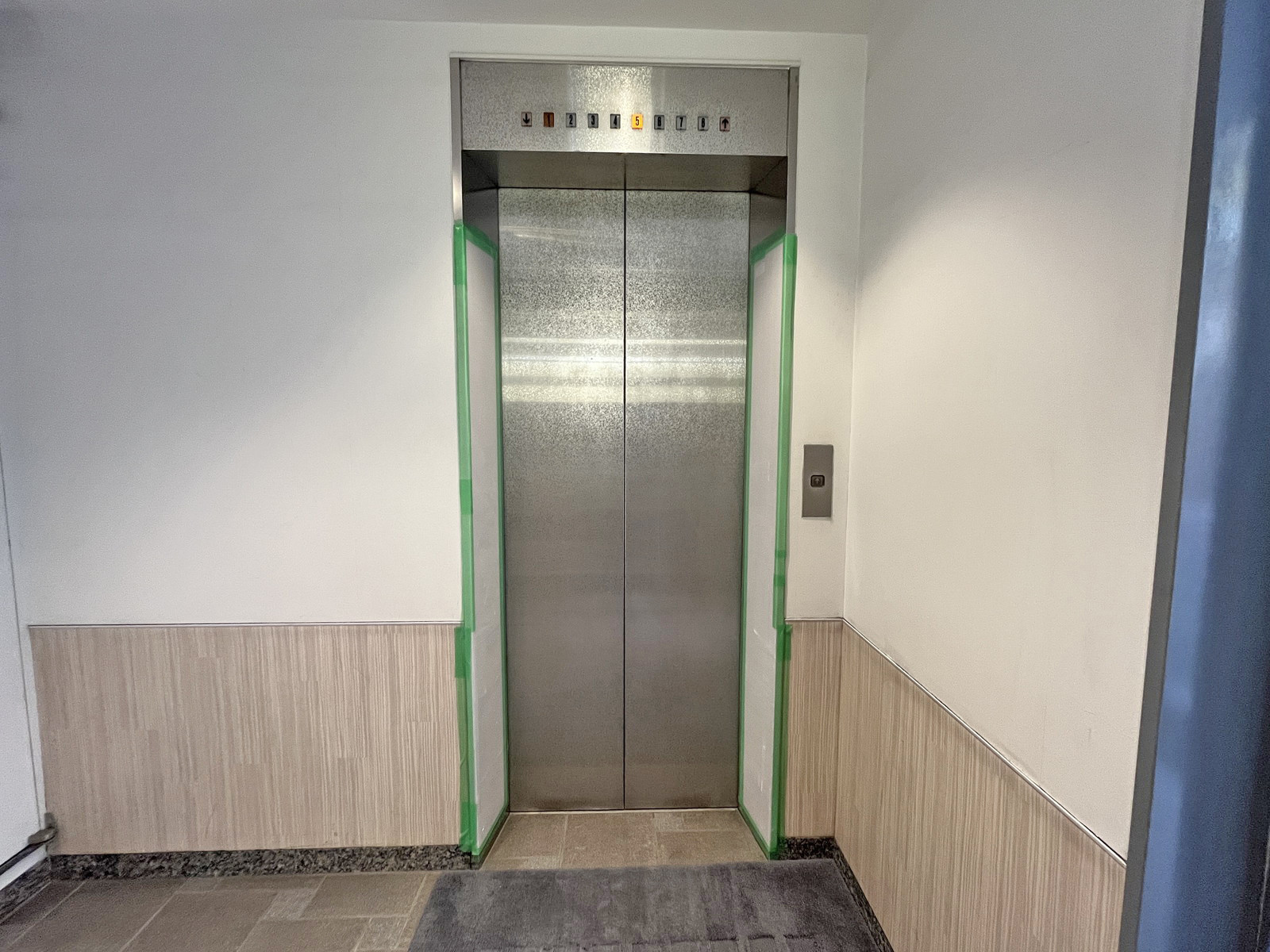 エレベーター(1基)