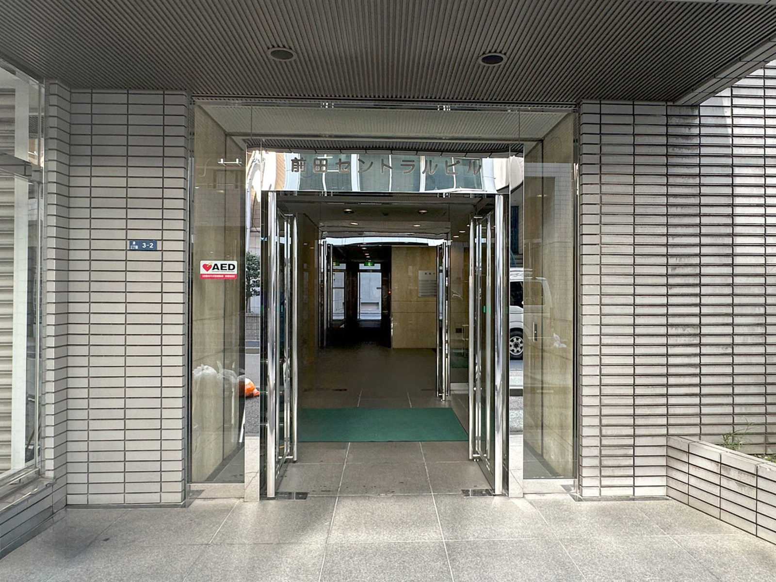 オフィスビル出入口
