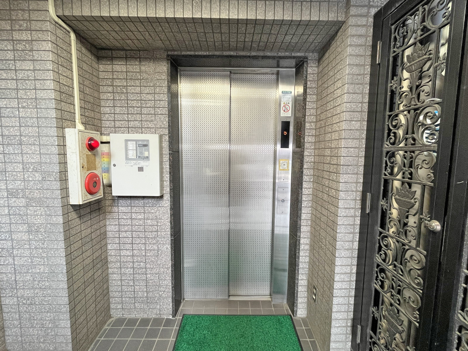 エレベーター(1基)