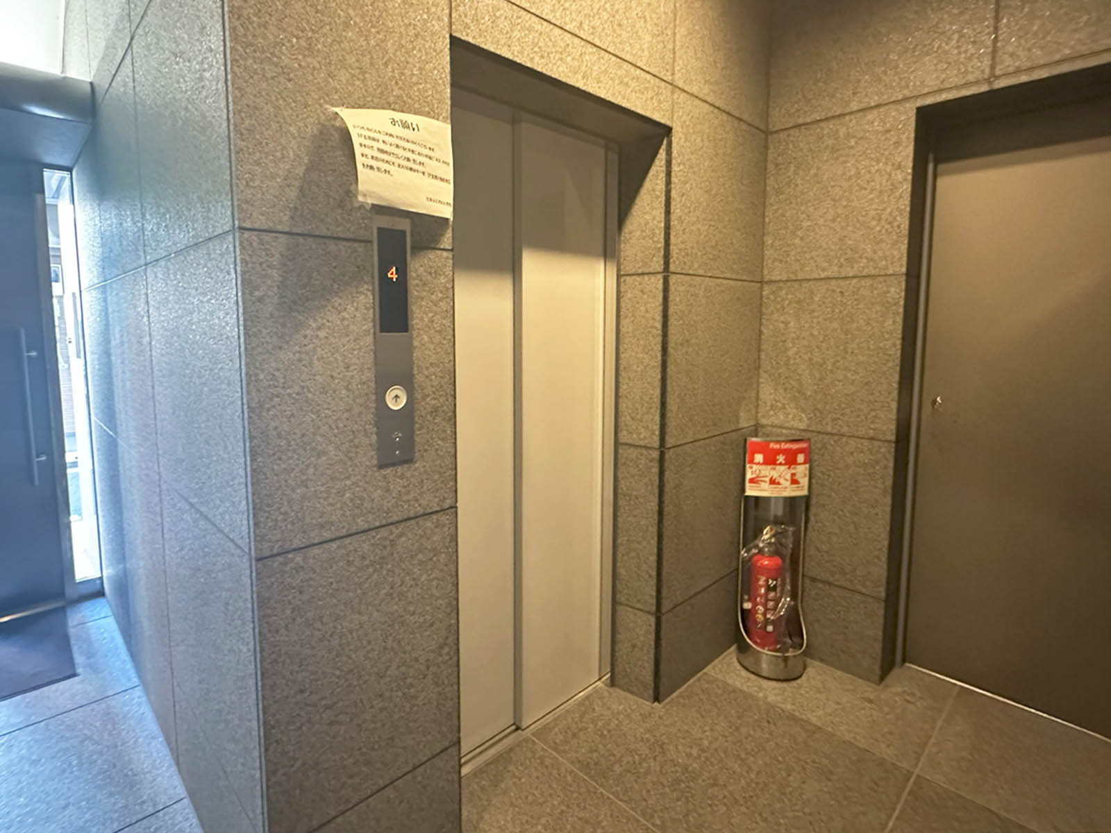 エレベーター（1基）
